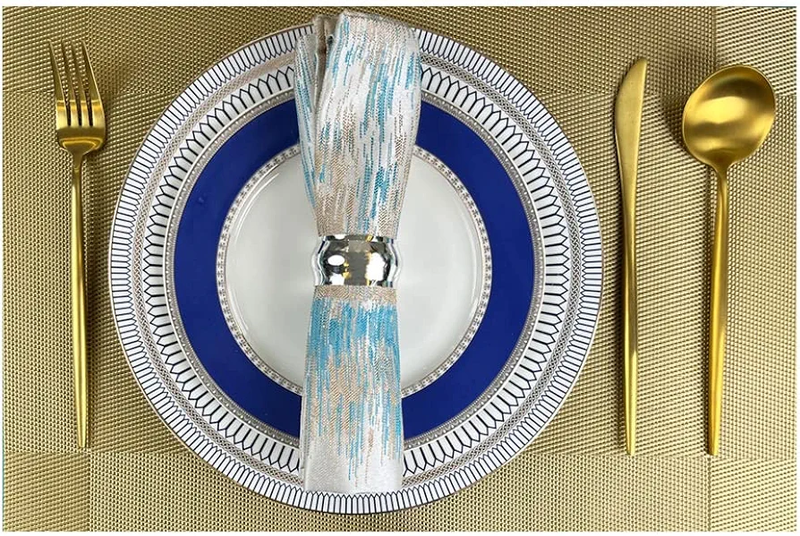 Placemats, Set of 6 Dining Table Mats, Heat Resistant Anti Skid Placemats for Home Kitchen and Restaurant Table, Washable Durable PVC Woven Vinyl Table Mats