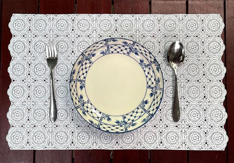 AMORNPHAN 4 Pieces White Rectangle Floral Lace Classic Style Woven Vinyl Non-Slip Heat-Resistant Placemat Table Pad Table Mats Dinning Washable for Kitchen Decor 12X19.5 Inches